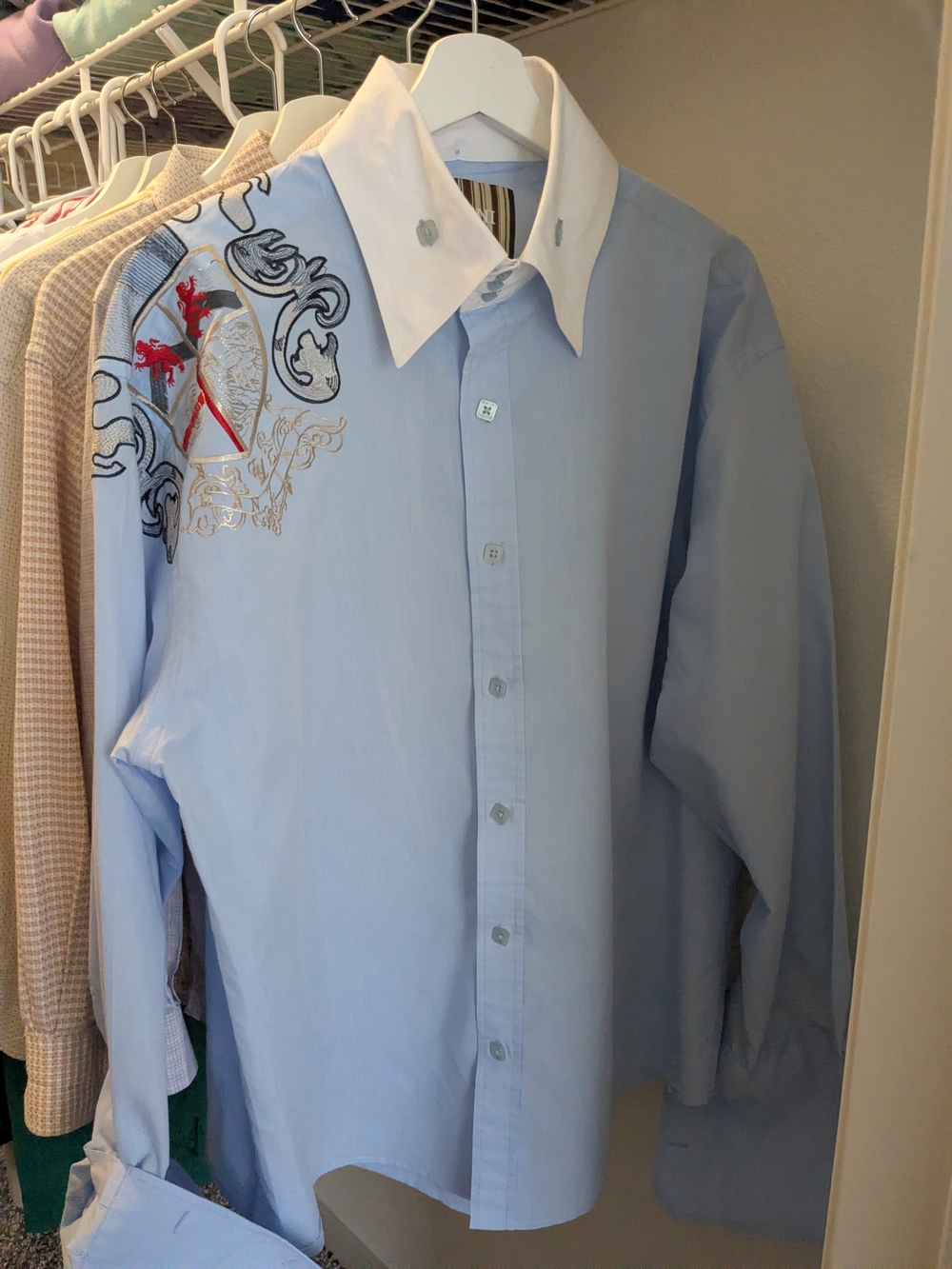 Manzini Men’s 2XL Light Blue Embroidered Crest Shirt – Contrast Collar